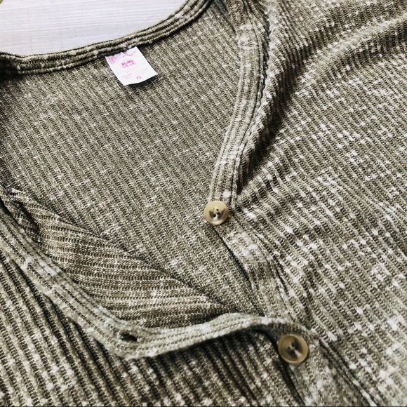 No Boundaries Green Button Up Light Sweater Tie - Picture 4 of 6